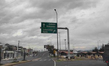 Terreno plano e independiente EN VENTA con Casa 1 planta. Tiobamba-Latacunga.