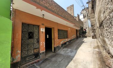 ¡VENTA CASA COMO TERRENO DE 216 M2 EN COMAS!