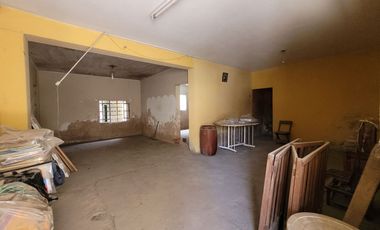 ¡VENTA CASA COMO TERRENO DE 216 M2 EN COMAS!