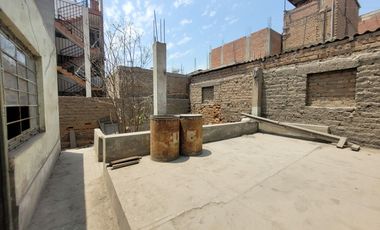 ¡VENTA CASA COMO TERRENO DE 216 M2 EN COMAS!