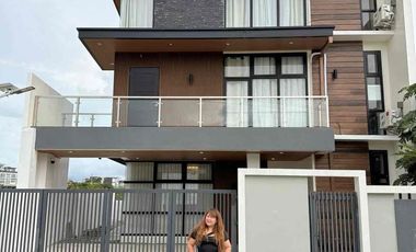 Panoramic City View! Vista Grande Furnished House for Sale!