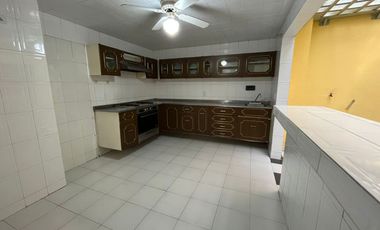 Se renta casa en Prados del Rosario, Azcapotzalco.