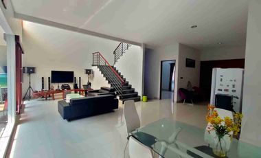 Disewakan Rumah Minimalis Modern Siap Huni 
Di Komplek Batununggal Indah Full furnished
Harga Sewaan Di Bawah Pasar