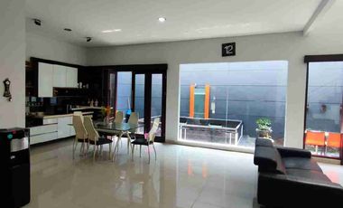 Disewakan Rumah Minimalis Modern Siap Huni 
Di Komplek Batununggal Indah Full furnished
Harga Sewaan Di Bawah Pasar
