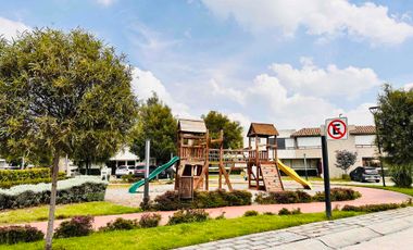 Venta de Residencia a 15 minutos de Galerias Metepec