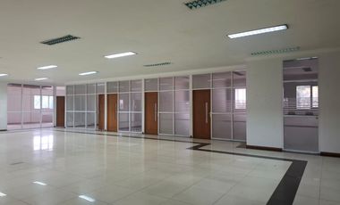 Gudang dan kantor 2 lantai siap huni di Kawasan Industri Pulogadung