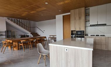 Rumah Baru Good View Bonus Furniture di Mainroad Setraduta
