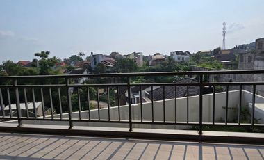 Rumah Baru Good View Bonus Furniture di Mainroad Setraduta
