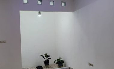 Disewakan Rumah 2 Lantai Minimalis Baru Renov Lokasi di Buah Batu Regency Bandung