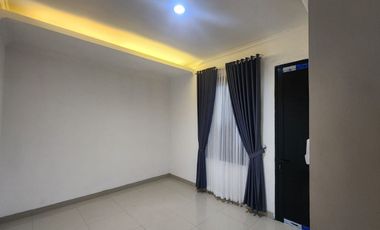Disewakan Rumah 2 Lantai Minimalis Baru Renov Lokasi di Buah Batu Regency Bandung