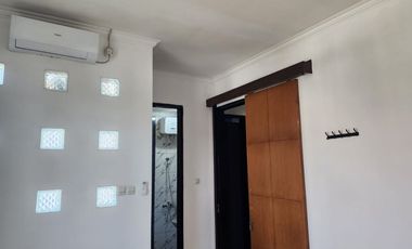 Disewakan Rumah 2 Lantai Minimalis Baru Renov Lokasi di Buah Batu Regency Bandung