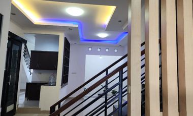 Disewakan Rumah 2 Lantai Minimalis Baru Renov Lokasi di Buah Batu Regency Bandung