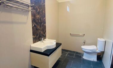 Rumah 6 Kamar Tidur Dalam Perum Cokro Regency