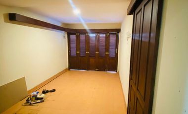 Rumah 6 Kamar Tidur Dalam Perum Cokro Regency