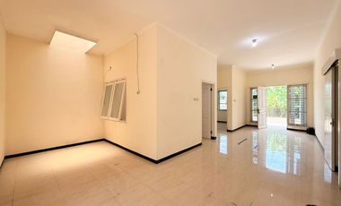 Rumah dengan Fasilitas One Gate & Area Strategis di Nirwana, Sby