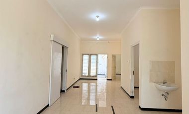 Rumah dengan Fasilitas One Gate & Area Strategis di Nirwana, Sby
