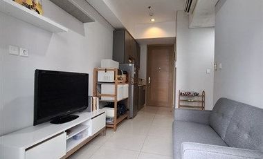 Sewa 2BR 44m2 Taman Anggrek Residence Semi Furnish, Pool View, Dekat APL Tower, Slipi & Citraland, Tanjung Duren, Jakarta Barat