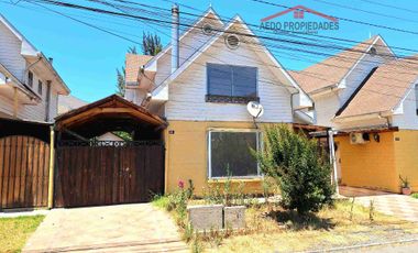 Se Vende Linda y Amplia casa de dos pisos, paradero 26, Condominio Los Almendros, comuna de La Calera.
