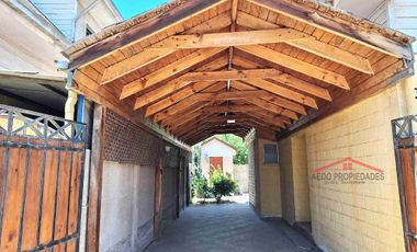 Se Vende Linda y Amplia casa de dos pisos, paradero 26, Condominio Los Almendros, comuna de La Calera.