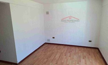 Se Vende Linda y Amplia casa de dos pisos, paradero 26, Condominio Los Almendros, comuna de La Calera.