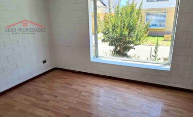 Se Vende Linda y Amplia casa de dos pisos, paradero 26, Condominio Los Almendros, comuna de La Calera.