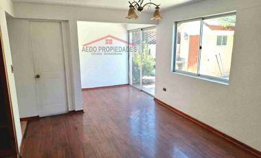 Se Vende Linda y Amplia casa de dos pisos, paradero 26, Condominio Los Almendros, comuna de La Calera.