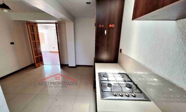 Se Vende Linda y Amplia casa de dos pisos, paradero 26, Condominio Los Almendros, comuna de La Calera.