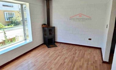 Se Vende Linda y Amplia casa de dos pisos, paradero 26, Condominio Los Almendros, comuna de La Calera.