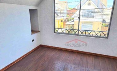 Se Vende Linda y Amplia casa de dos pisos, paradero 26, Condominio Los Almendros, comuna de La Calera.