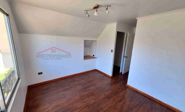 Se Vende Linda y Amplia casa de dos pisos, paradero 26, Condominio Los Almendros, comuna de La Calera.