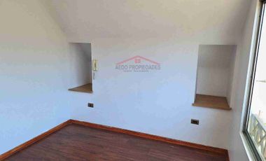 Se Vende Linda y Amplia casa de dos pisos, paradero 26, Condominio Los Almendros, comuna de La Calera.