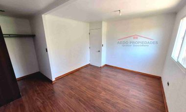 Se Vende Linda y Amplia casa de dos pisos, paradero 26, Condominio Los Almendros, comuna de La Calera.