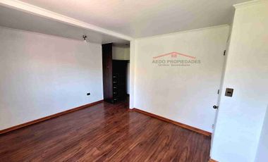 Se Vende Linda y Amplia casa de dos pisos, paradero 26, Condominio Los Almendros, comuna de La Calera.