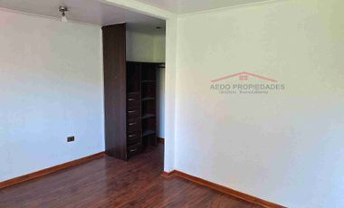 Se Vende Linda y Amplia casa de dos pisos, paradero 26, Condominio Los Almendros, comuna de La Calera.
