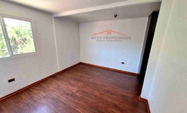 Se Vende Linda y Amplia casa de dos pisos, paradero 26, Condominio Los Almendros, comuna de La Calera.