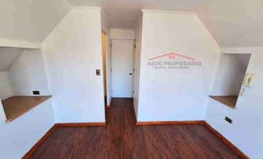 Se Vende Linda y Amplia casa de dos pisos, paradero 26, Condominio Los Almendros, comuna de La Calera.