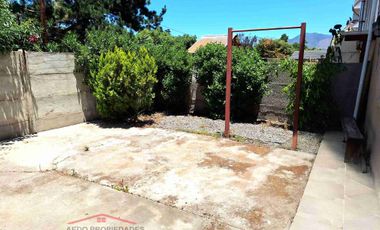 Se Vende Linda y Amplia casa de dos pisos, paradero 26, Condominio Los Almendros, comuna de La Calera.