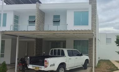 CÓD. 1321. CASA EN CONJUNTO CERRADO EN EL NORTE DE VALLEDUPAR.