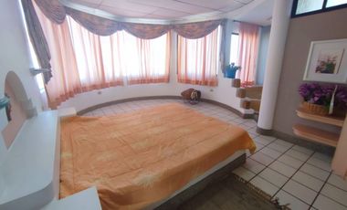 LAS CONCHAS: VENDO CASA FRENTE AL MAR CON PISCINA