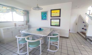 LAS CONCHAS: VENDO CASA FRENTE AL MAR CON PISCINA