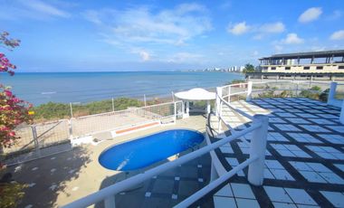 LAS CONCHAS: VENDO CASA FRENTE AL MAR CON PISCINA