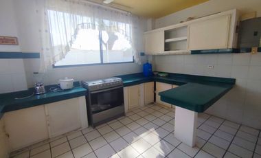 LAS CONCHAS: VENDO CASA FRENTE AL MAR CON PISCINA