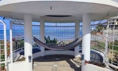LAS CONCHAS: VENDO CASA FRENTE AL MAR CON PISCINA