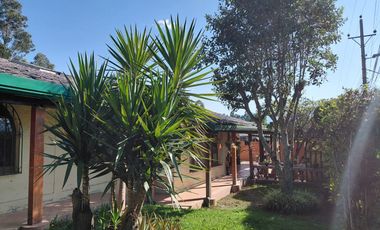 LOS CHILLOS, vendo casa de una planta, 621m2 de terreno y 400m2 de construcción,3 alcobas, BBQ