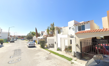 Preciosa casa en maravillosa zona, precio especial. C. Topacio, Valle Real, 88276 Nuevo Laredo, Tamps.