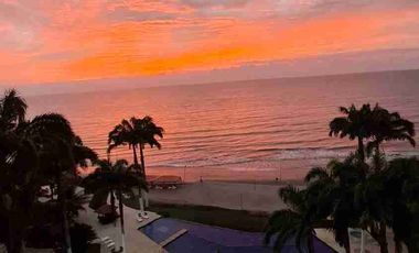 Vendo Hermosa Suite Frente al Mar, en Edificio de Lujo en Tonsupa