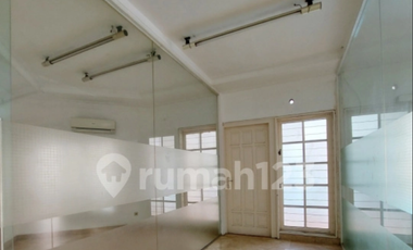 Dijual 6 Bedroom Rumah di Kebayoran Baru bisa untuk COMMERCIAL