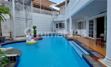 Dijual 6 Bedroom Rumah di Kebayoran Baru bisa untuk COMMERCIAL