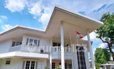 Dijual 6 Bedroom Rumah di Kebayoran Baru bisa untuk COMMERCIAL