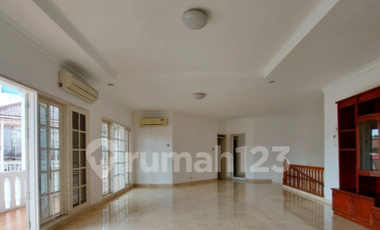 Dijual 6 Bedroom Rumah di Kebayoran Baru bisa untuk COMMERCIAL